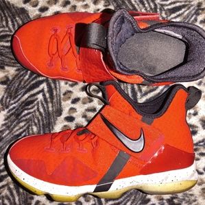 Nike Kyrie Irving Flytrap Sneakers